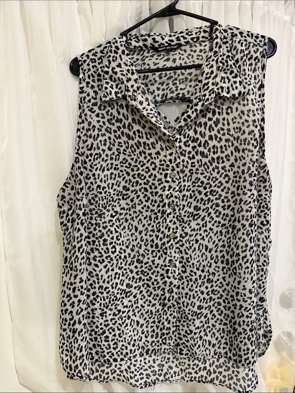 Unique Spectrum Sleeveless Leopard Print Button-Down Top - Black & White